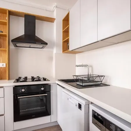 Апартаменты Cozy Prime Location 1bd1bath Sweet Home! #404 Стамбул
