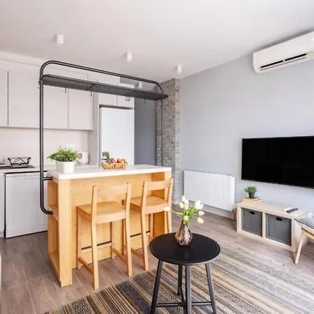 Cozy Prime Location 1bd1bath Sweet Home! #404 *